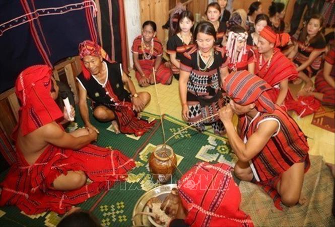 Tái hiện lễ cưới truyền thống của dân tộc Pa Cô, tỉnh Thừa Thiên-Huế tại Ngày hội giao lưu văn hóa, thể thao và du lịch các dân tộc thiểu số các tỉnh vùng biên giới Việt Nam - Lào khu vực miền Trung - Tây nguyên năm 2019. Ảnh: Hồ Cầu - TTXVN