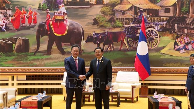 Thủ tướng Chính phủ Lào Sonexay Siphandone tiếp Tổng Kiểm toán nhà nước Việt Nam Nguyễn Hữu Nghĩa. Ảnh: Văn Phiên/PV TTXVN tại Lào