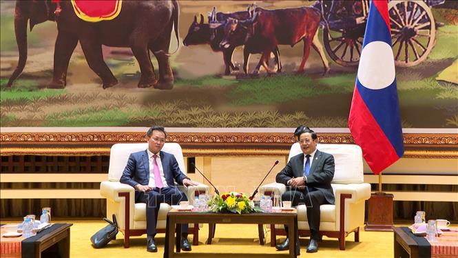 Thủ tướng Chính phủ Lào Sonexay Siphandone tiếp Tổng Kiểm toán nhà nước Việt Nam Nguyễn Hữu Nghĩa đến chào xã giao. Ảnh: Văn Phiên/PV TTXVN tại Lào