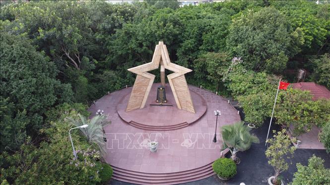 Trong khu rừng cảnh quan môi trường Biên Hòa còn có Bia tưởng niệm liệt sĩ Đoàn đặc công 113 tại đỉnh đồi 61. Ảnh: Sỹ Tuyên - TTXVN