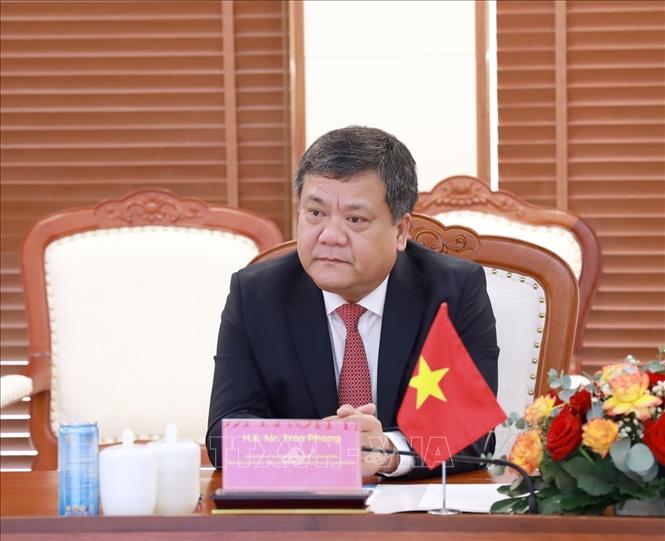 Ông Trần Phong, Bí thư Tỉnh ủy Khánh Hòa, tại buổi làm việc. Ảnh: Xuân Triệu - TTXVN