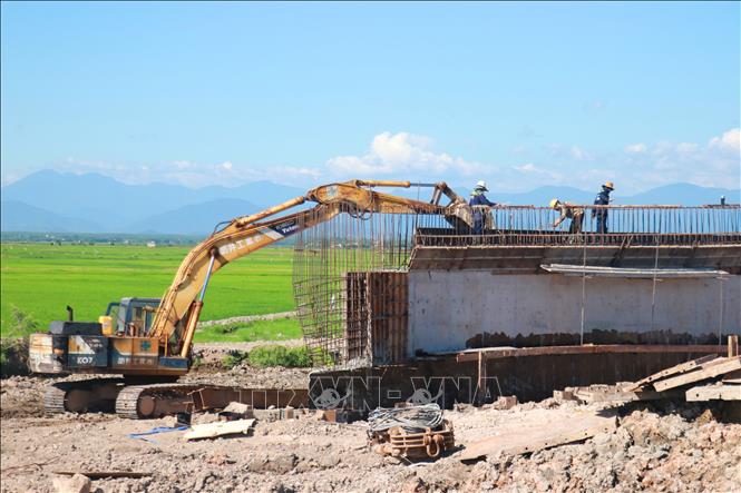 Dự án Quốc lộ 15D kết nối cảng Mỹ Thủy với cao tốc Cam Lộ - La Sơn có tổng mức đầu tư 1.940 tỷ đồng, thời gian thực hiện từ năm 2025 - 2027. Ảnh: Tường Vi - TTXVN