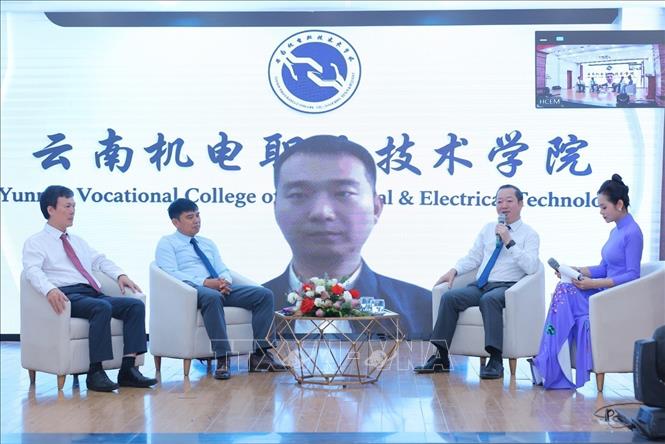 Các đại biểu tham dự buổi toạ đàm 