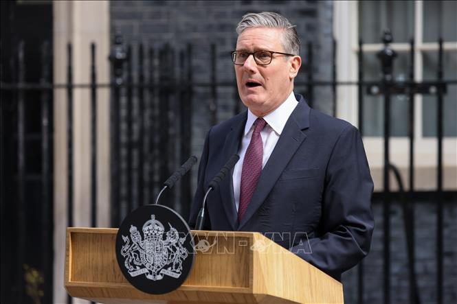 Ngày 22/6/2026, Thủ tướng Anh Keir Starmer tuyên bố sẽ rời ghế lãnh đạo Công đảng cầm quyền nhưng tiếp tục giữ vai trò Thủ tướng tạm quyền cho đến khi Công đảng chọn được một nhà lãnh đạo mới. Tuyên bố được đưa ra sau khi ông Starmer đối mặt với áp lực ngày càng lớn buộc phải nhường lại quyền lãnh đạo cho một người có thể vực dậy Chính phủ. Ảnh: THX/TTXVN