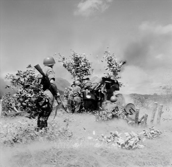 Các đơn vị pháo binh không ngừng nâng cao rèn luyện, sẵn sàng chiên đấu (11/1969). Ảnh: Hứa Kiểm – TTXVN 