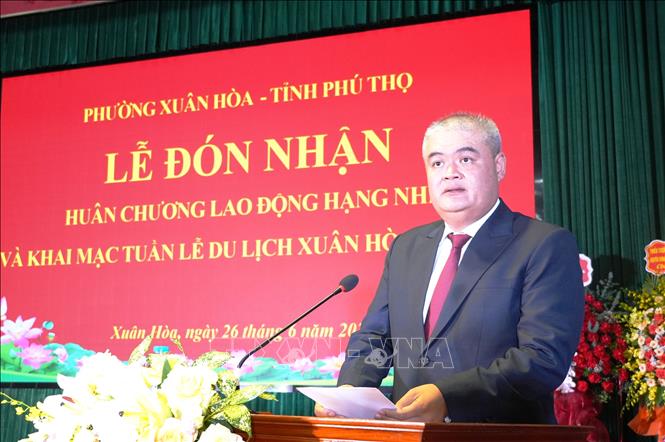 Ông Nguyễn Việt Phương, Bí thư Đảng ủy phường Xuân Hòa phát biểu tại chương trình. Ảnh: Nguyễn Thảo – TTXVN