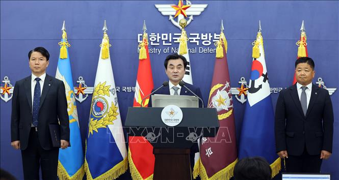 Bộ trưởng Quốc phòng Hàn Quốc Ahn Gyu Back phát biểu họp báo tại Seoul ngày 26/6/2026. Ảnh: Yonhap/TTXVN
