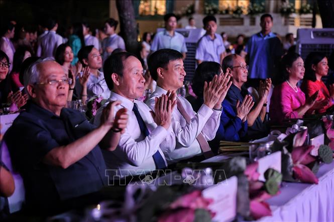Đồng chí Nguyễn Duy Ngọc, Ủy viên Bộ Chính trị, Bí thư Trung ương Đảng, Trưởng Ban Tổ chức Trung ương cùng các đại biểu tham dự lễ khai mạc. Ảnh: Phạm Tuấn Anh - TTXVN