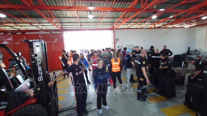 Các lực lượng quốc tế lên đường hỗ trợ khắc phục hậu quả động đất ở Venezuela. Ảnh: Phi Hùng - PV TTXVN tại Venezuela