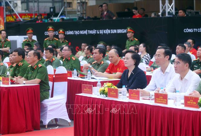 Phó Thủ tướng Phạm Thị Thanh Trà và các đại biểu tham dự buổi lễ. Ảnh: Phạm Kiên - TTXVN