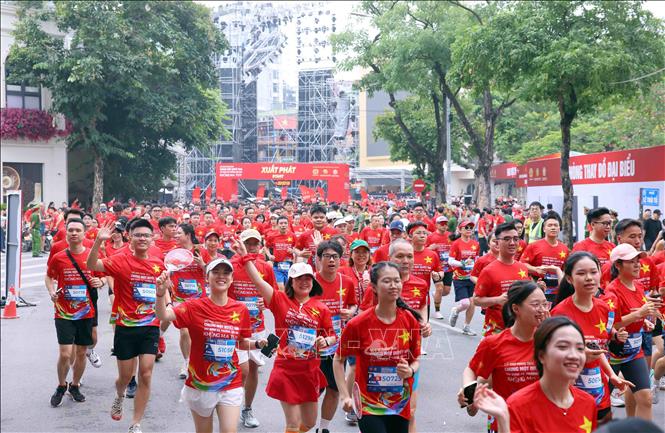 Đông đảo người dân tham gia giải chạy hưởng ứng Tháng hành động phòng, chống ma túy năm 2026 với chủ đề “Chung một quyết tâm xây dựng xã, phường, đặc khu không ma túy”. Ảnh: Phạm Kiên - TTXVN
