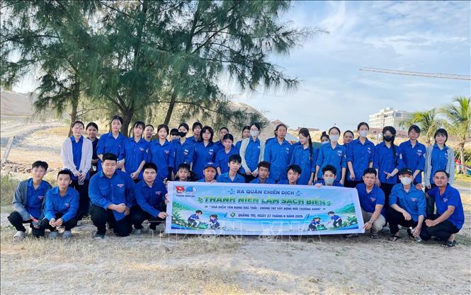 Mỗi đoàn viên, thanh niên trở thành những tuyên truyền viên tích cực, lan tỏa lối sống xanh đến gia đình và cộng đồng. Ảnh: TTXVN phát