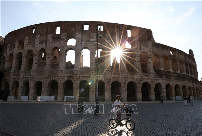 Nắng chói chang ở Rome, Italy ngày 26/6/2026. Ảnh: THX/TTXVN phát