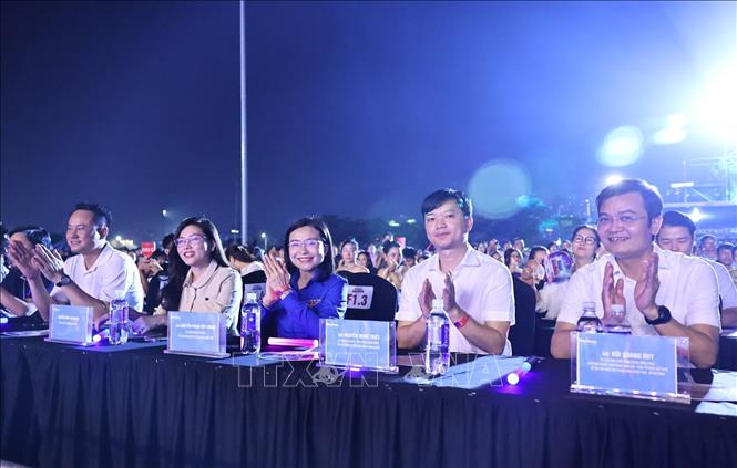 Các đại biểu tham dự chương trình Concert Thanh Xuân chào mừng thành công Đại hội Đoàn toàn quốc lần thứ XIII. Ảnh: Minh Đức - TTXVN