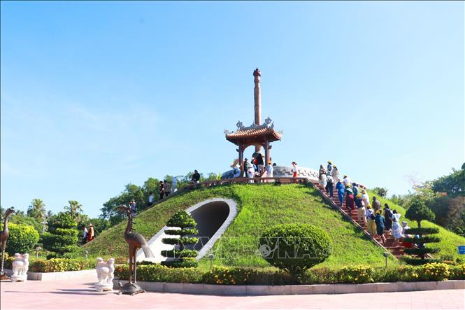 Thành cổ Quảng Trị đã đi vào lịch sử dân tộc như biểu tượng sáng ngời của ý chí quật cường và tinh thần chiến đấu bất khuất của quân và dân Việt Nam.  Ảnh: Tường Vi - TTXVN 

