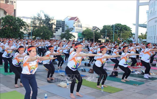 Màn đồng diễn tập thể gửi thông điệp lan tỏa lối sống tích cực, an lạc với thói quen luyện tập thể dục thể thao đến cộng đồng. Ảnh: Hồng Hiếu- TTXVN