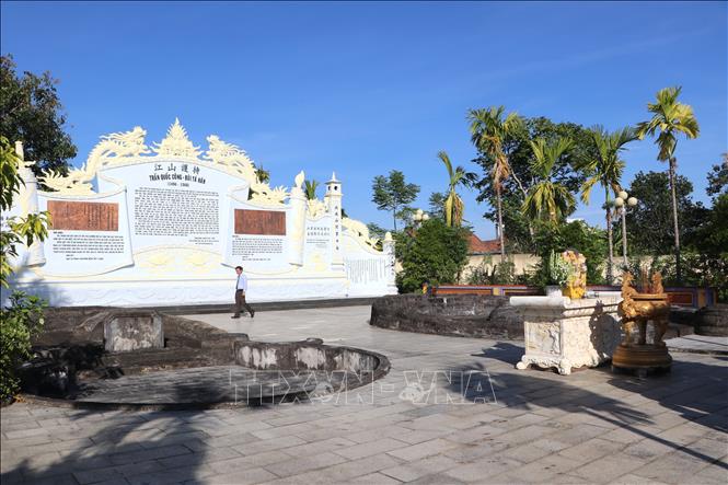 Khuôn viên khu lăng mộ Trấn Quốc công Bùi Tá Hán. Ảnh: Đinh Hương – TTXVN