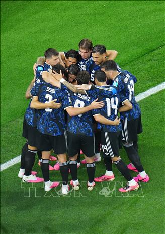 Các cầu thủ Argentina ăn mừng bàn thắng nâng tỉ số lên 2-0 trước Jordan. Ảnh: THX/TTXVN phát