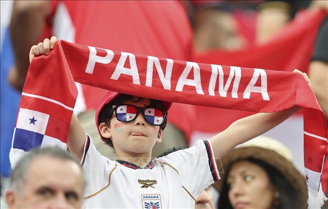 Cổ động viên Panama cổ vũ cho đội nhà. Ảnh: THX/TTXVN phát