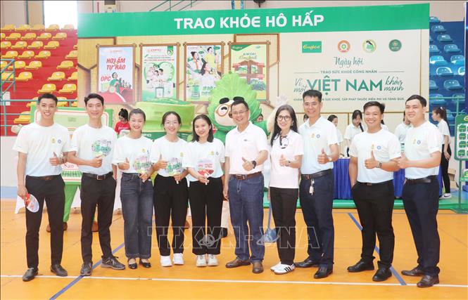 Đơn vị tham gia Ngày hội sẵn sàng phục vụ khám chữa bệnh cho công nhân, người lao động. Ảnh: Ngọc Thiện- TTXVN