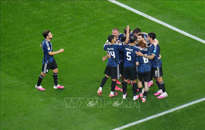Các cầu thủ Argentina ăn mừng bàn thắng nâng tỉ số lên 3-1 trước Jordan. Ảnh: THX/TTXVN phát