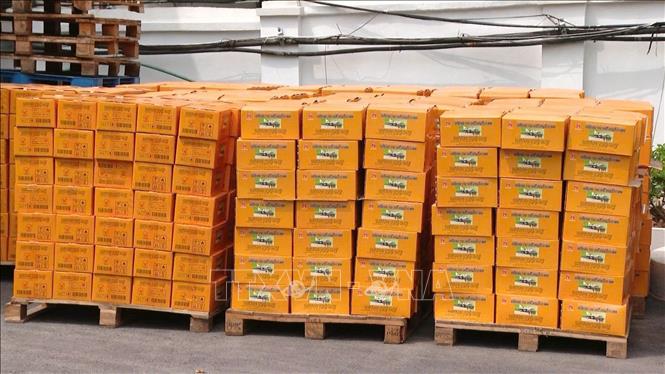 Hàng hóa, lương thực, thực phẩm chuẩn bị lên đường sang Venezuela. Ảnh: TTXVN phát