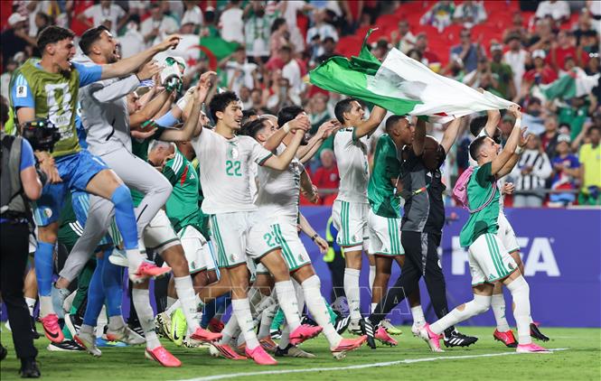 Đội tuyển Algeria ăn mừng sau trận đấu. Ảnh: THX/TTXVN phát