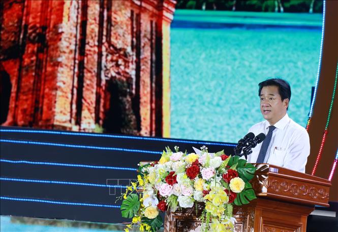 Ông Nguyễn Long Biên, Phó Chủ tịch Thường trực Ủy ban nhân dân tỉnh Khánh Hòa phát biểu bế mạc Ngày hội. Ảnh: Phan Sáu - TTXVN