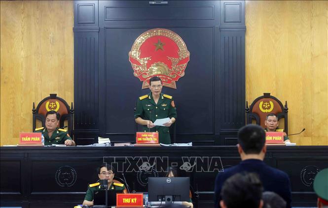 Thẩm phán, Thượng tá Vũ Đức Việt làm chủ tọa phiên tòa điều hành phiên xét xử phúc thẩm. Ảnh: Phạm Kiên - TTXVN