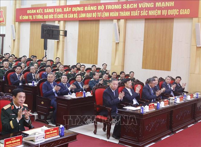 Tổng Bí thư, Chủ tịch nước Tô Lâm và các đại biểu tham dự Lễ kỷ niệm 80 năm Bộ đội Pháo binh - Tên lửa. Ảnh: Thống Nhất - TTXVN