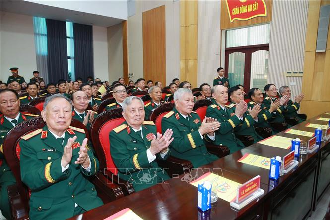 Các thế hệ lãnh đạo của Bộ Tư lệnh Pháo binh - Tên lửa dự lễ kỷ niệm. Ảnh: Trọng Đức - TTXVN