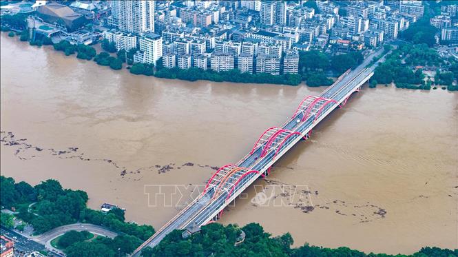 Nước sông dâng cao do mưa lũ tại Quảng Tây, Trung Quốc ngày 22/6/2026. Ảnh: THX/TTXVN phát