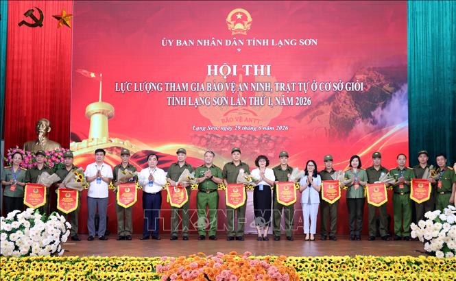 Hội thi lực lượng tham gia bảo vệ an ninh, trật tự ở cơ sở giỏi cấp tỉnh lần thứ nhất năm 2026 có 9 đội đại diện cho các cụm xã trong tỉnh giam gia thi. Ảnh: Văn Đạt - TTXVN