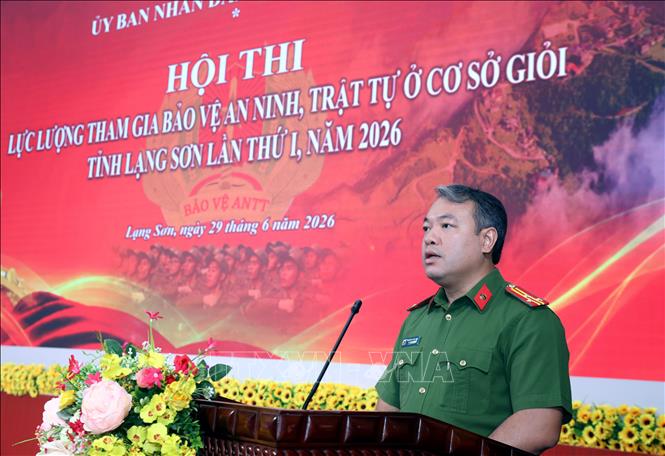 Thượng tá Nguyễn Hữu Đức, Phó Giám đốc Công an tỉnh Lạng Sơn đánh giá cao vai trò của lực lượng tham gia bảo vệ an ninh, trật tự ở cơ sở. Ảnh: Văn Đạt - TTXVN