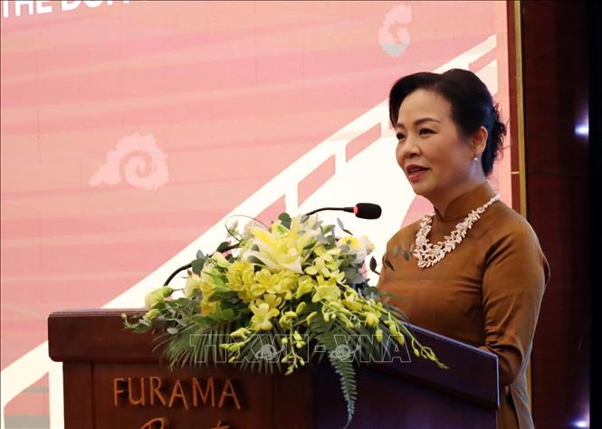 Tiến sĩ Ngô Phương Lan, Chủ tịch Hiệp hội Xúc tiến phát triển Điện ảnh Việt Nam, Giám đốc Liên hoan phim châu Á Đà Nẵng phát biểu khai mạc hội thảo. Ảnh: Trần Lê Lâm - TTXVN 