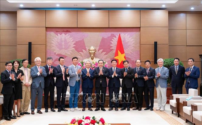 Chủ tịch Quốc hội Trần Thanh Mẫn với Đoàn đại biểu Viện nghiên cứu kinh tế Hàn Quốc. Ảnh: TTXVN phát