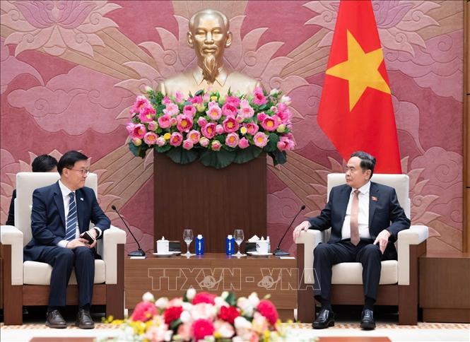 Chủ tịch Quốc hội Trần Thanh Mẫn tiếp Giáo sư Kim Hak-min, Giám đốc Viện nghiên cứu kinh tế Kimhakmin E-roun (Hàn Quốc). Ảnh: TTXVN phát