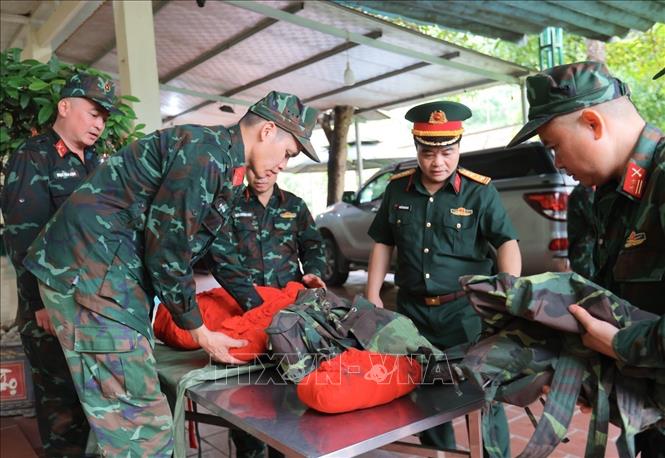 Bộ Chỉ huy Quân sự tỉnh Tuyên Quang làm lễ đưa về nhà chờ đội quy tập, tìm kiếm liệt sĩ Tuyên Quang 2 hài cốt liệt sĩ và mộ tập thể. Ảnh: Hoàng Hiếu - TTXVN