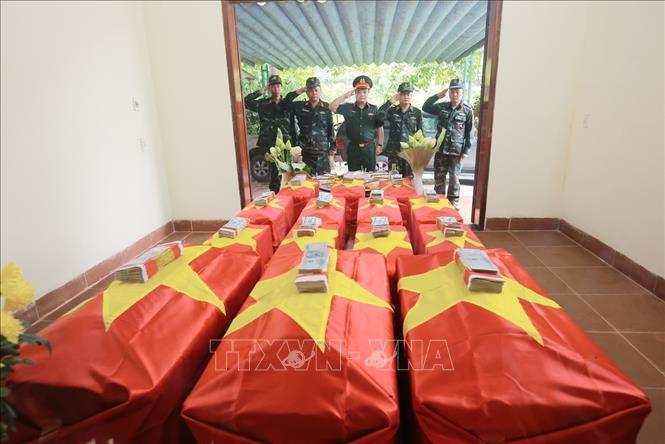 Hiện nay, Đội Tìm kiếm, quy tập hài cốt liệt sĩ đã đưa về nhà chờ được 3 bộ hài cốt tập thể liệt sĩ và 11 hài cốt liệt sĩ đơn. Ảnh: Hoàng Hiếu - TTXVN