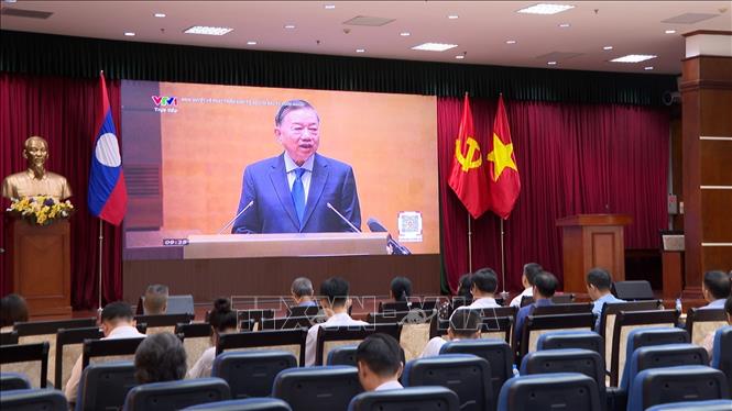 Quang cảnh Hội nghị nghiên cứu, học tập, quán triệt và triển khai thực hiện Nghị quyết số 10-NQ/TW của Bộ Chính trị tại điểm cầu Đại sứ quán Việt Nam ở thủ đô Viêng Chăn. Ảnh: Văn Phiên - PV TTXVN tại Lào