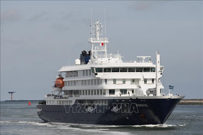 Du thuyền MV Hondius cập cảng Rotterdam, Hà Lan ngày 18/5/2026. Ảnh: THX/TTXVN phát