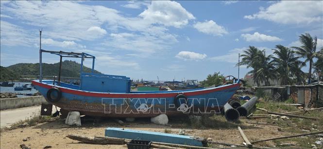 Gia Lai hỗ trợ giải bản tàu cá công suất nhỏ. Ảnh: Đình Quân - TTXVN
