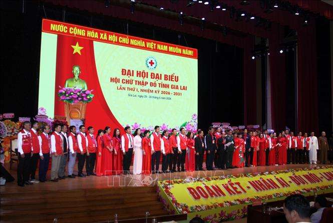 Ban chấp hành Hội chữ thập đỏ tỉnh Gia Lai khoá I, nhiệm kỳ 2026 – 2031 ra mắt Đại hội. Ảnh: Trịnh Bang Nhiệm - TTXVN