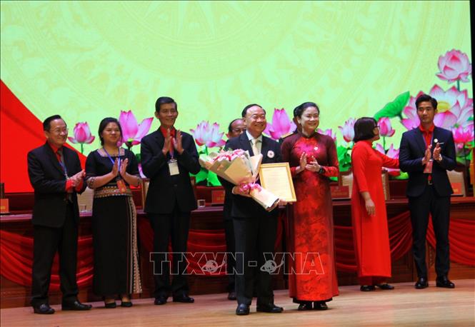 Đại hội suy tôn ông Thái Đại Ngọc, Bí thư Tỉnh uỷ Gia Lai, làm Chủ tịch làm Chủ tịch danh dự Hội Chữ thập đỏ tỉnh Gia Lai khoá I. Ảnh: Trịnh Bang Nhiệm - TTXVN