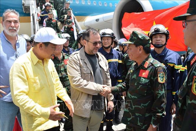 Đoàn Việt Nam đến sân bay quốc tế Simon Bolivar ở thành phố Maiquetia, bang La Guaira. Ảnh: Hoàng Vũ/TTXVN phát
