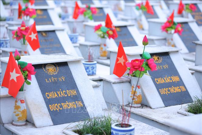 Nhiều phần mộ tại Nghĩa trang Liệt sĩ Quốc gia Vị Xuyên, tỉnh Tuyên Quang đến nay vẫn chưa xác định được danh tính liệt sĩ. Ảnh: Minh Tâm-TTXVN