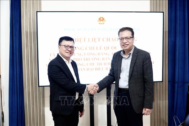 Tổng biên tập báo Nhân Dân Lê Quốc Minh và Đại sứ Đặng Minh Khôi. Ảnh: Trần Hiếu, phóng viên TTXVN tại LB Nga