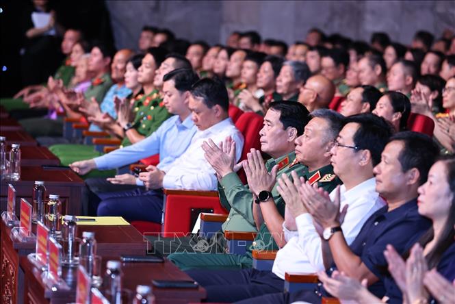 Các đại biểu tham dự chương trình Gala chính luận nghệ thuật 