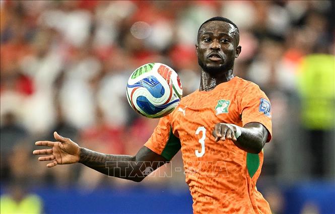 Cầu thủ Ghislain Konan của Ivory Coast thi đấu trong trận gặp Na Uy. Ảnh: THX/TTXVN phát
