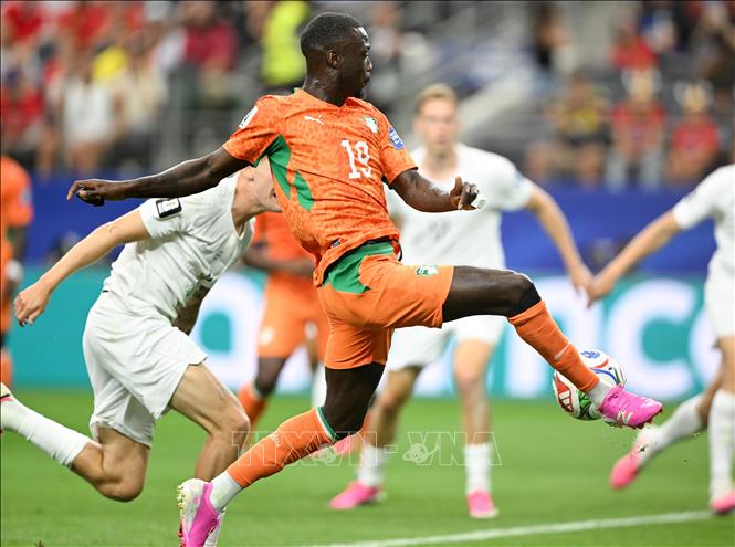 Pha sút bóng của cầu thủ Nicolas Pepe đội tuyển Ivory Coast. Ảnh: THX/TTXVN phát
